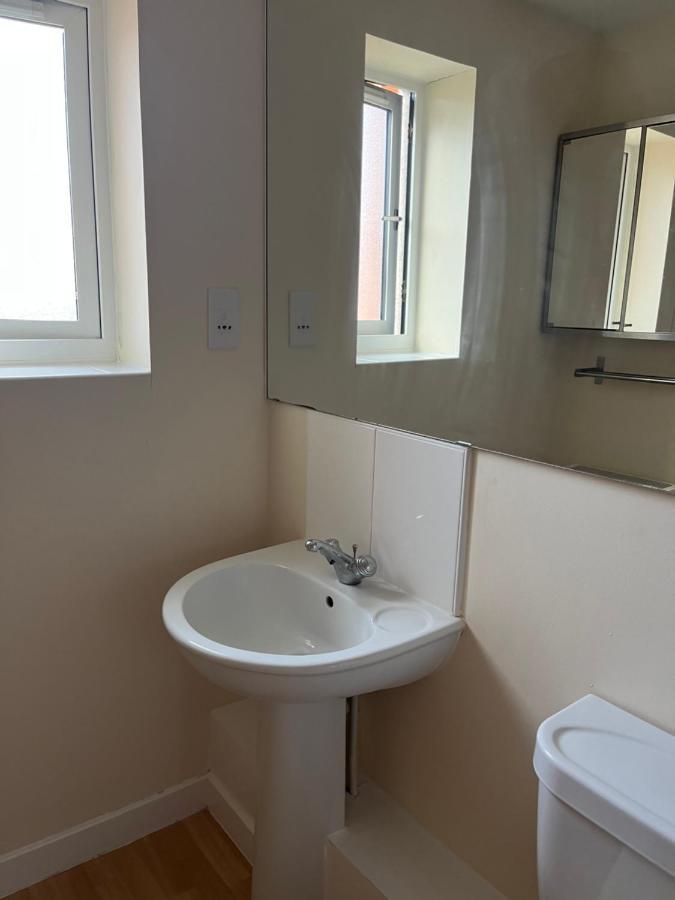 Spacious Two Bedrooms Apartment For Business And Holiday Portsmouth Exterior photo