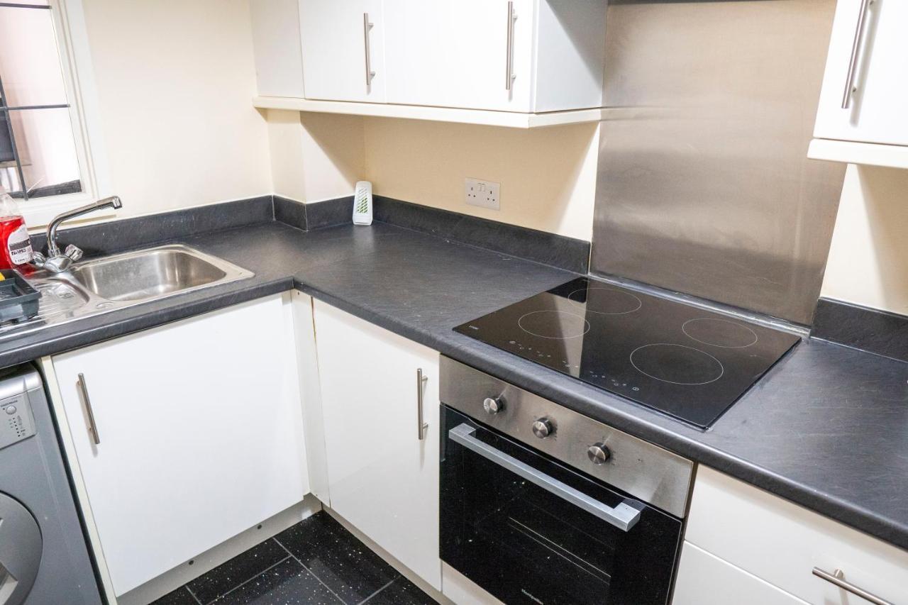 Spacious Two Bedrooms Apartment For Business And Holiday Portsmouth Exterior photo