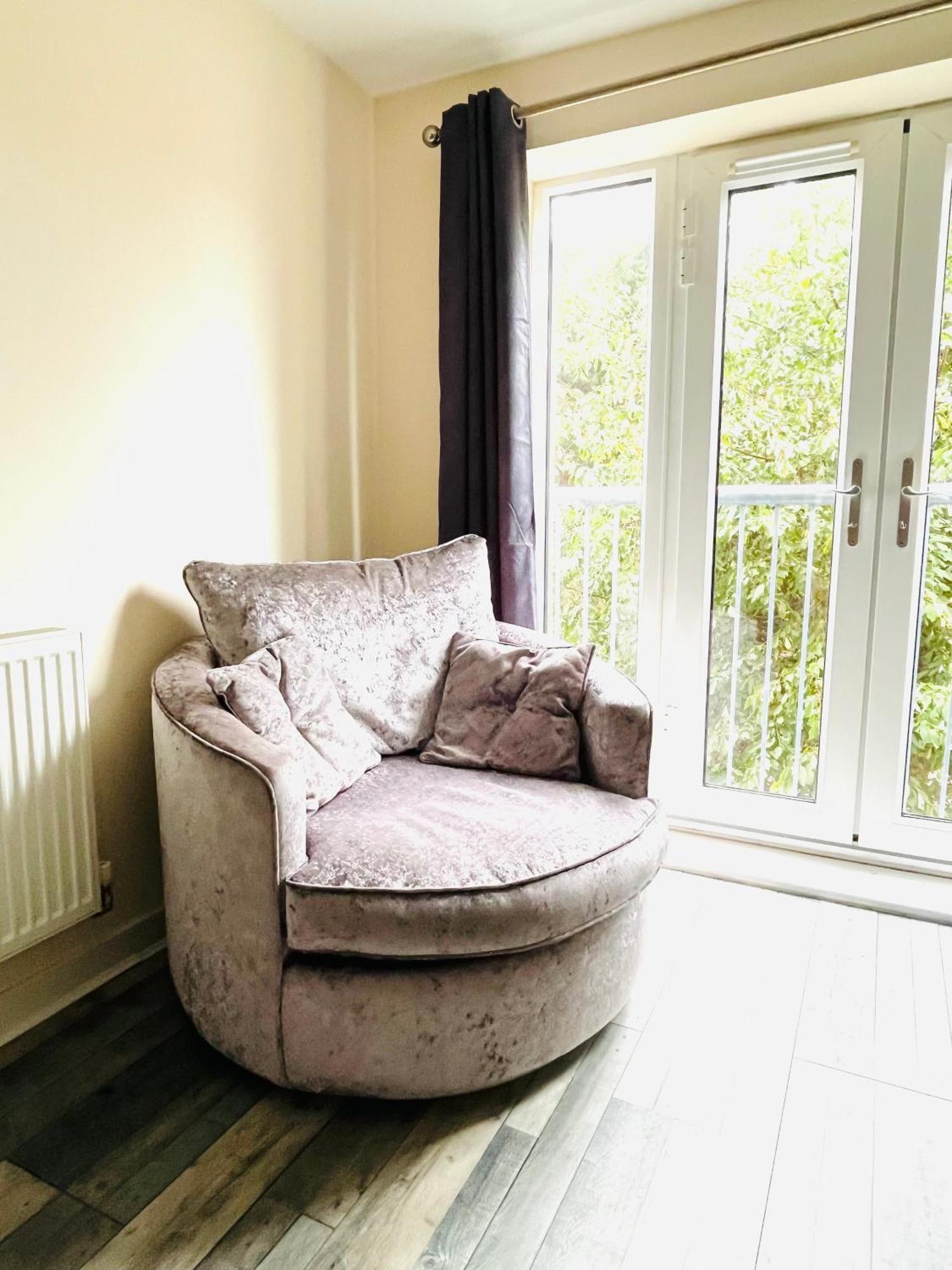 Spacious Two Bedrooms Apartment For Business And Holiday Portsmouth Exterior photo