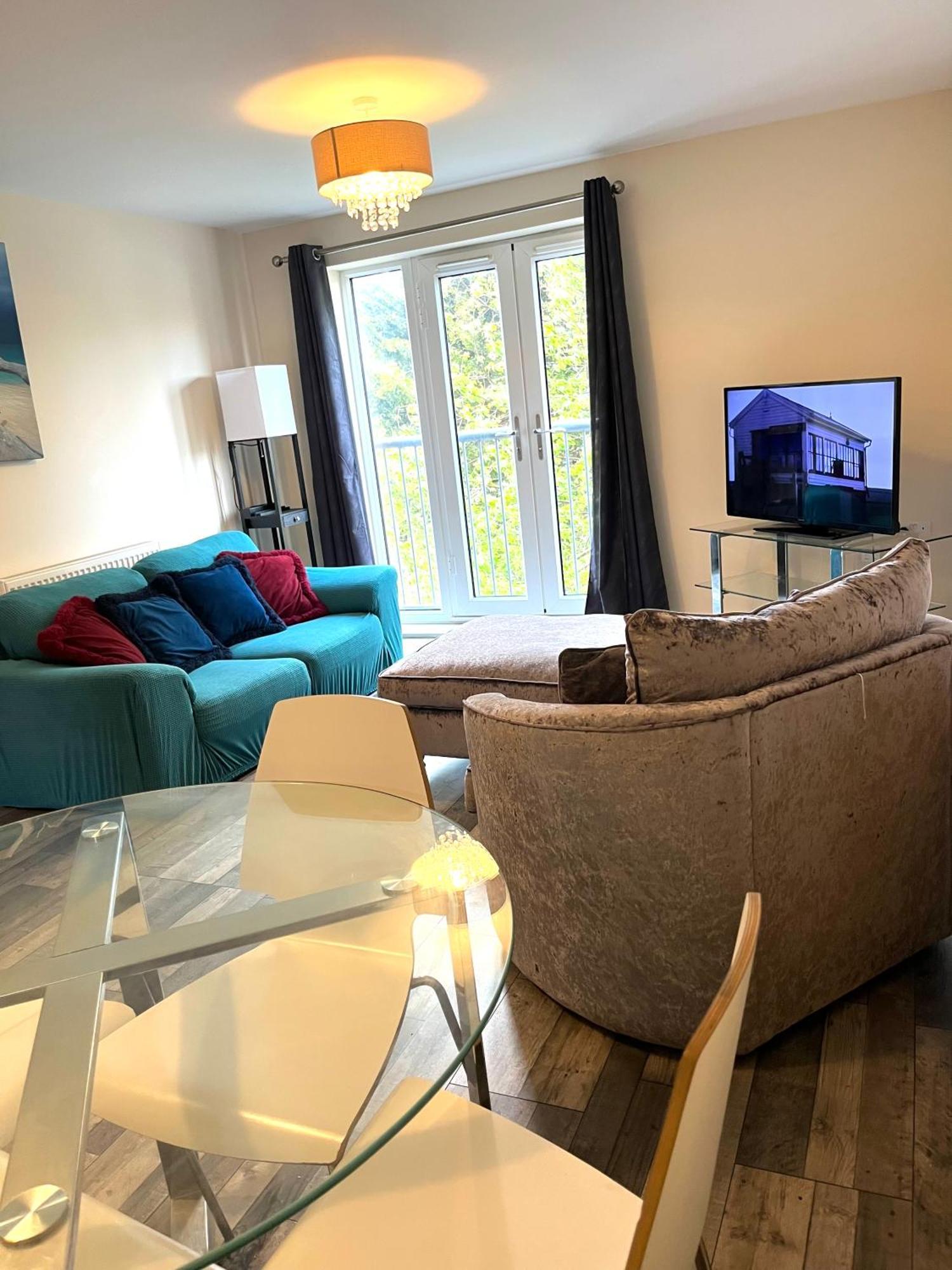 Spacious Two Bedrooms Apartment For Business And Holiday Portsmouth Exterior photo
