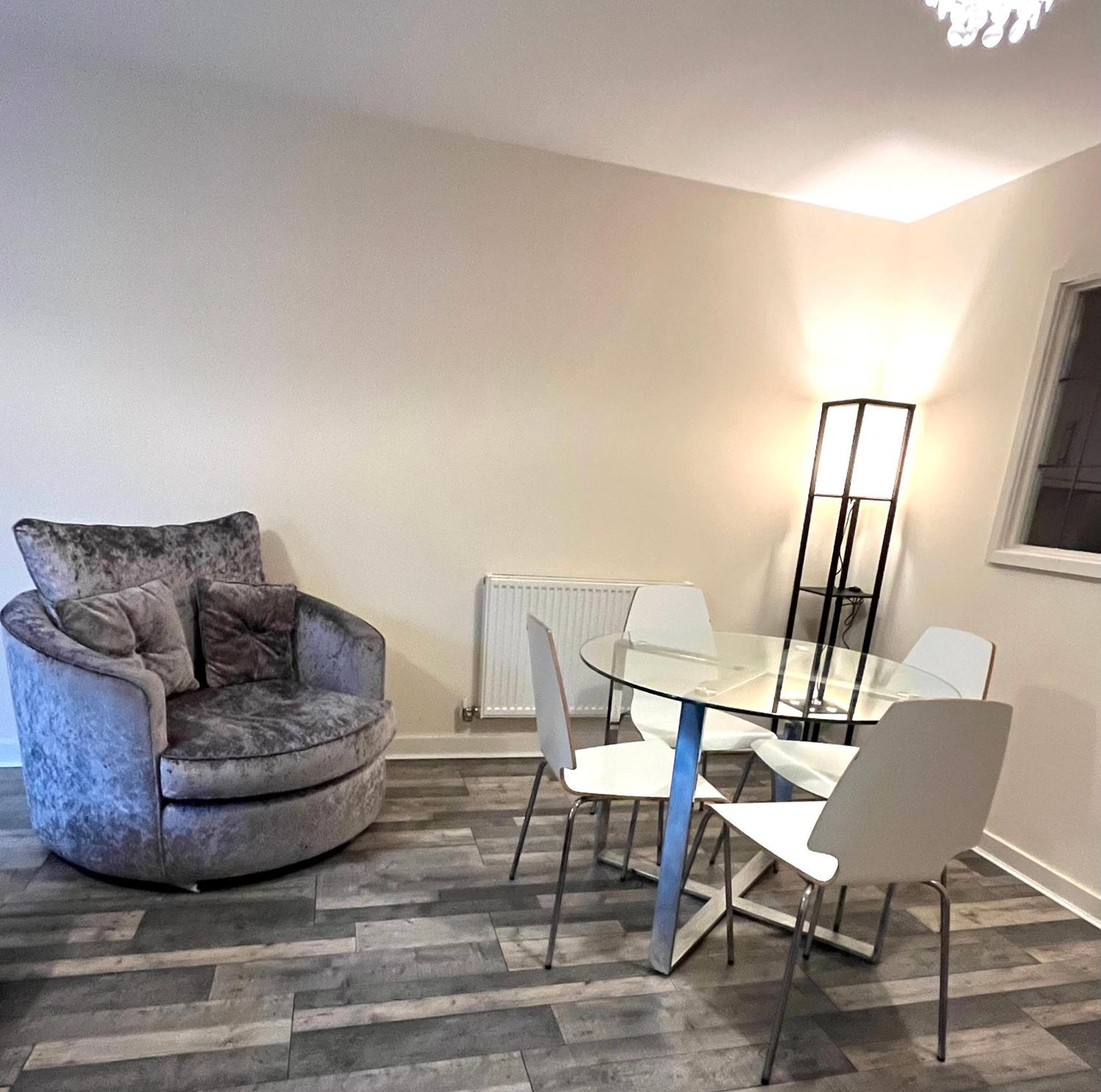 Spacious Two Bedrooms Apartment For Business And Holiday Portsmouth Exterior photo