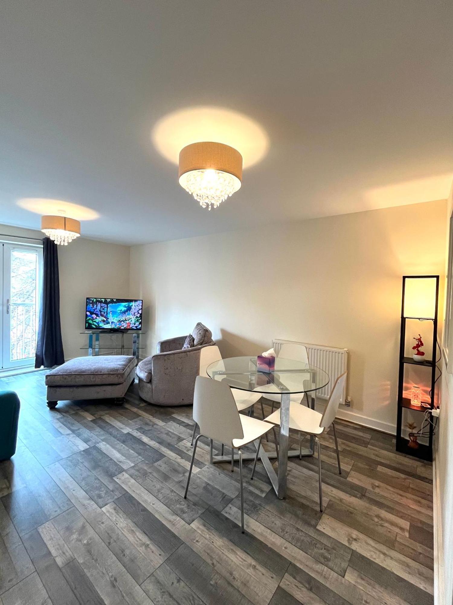 Spacious Two Bedrooms Apartment For Business And Holiday Portsmouth Exterior photo